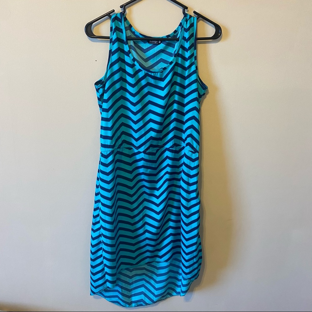 Lightweight High-Low Sleeveless Chevron Dress